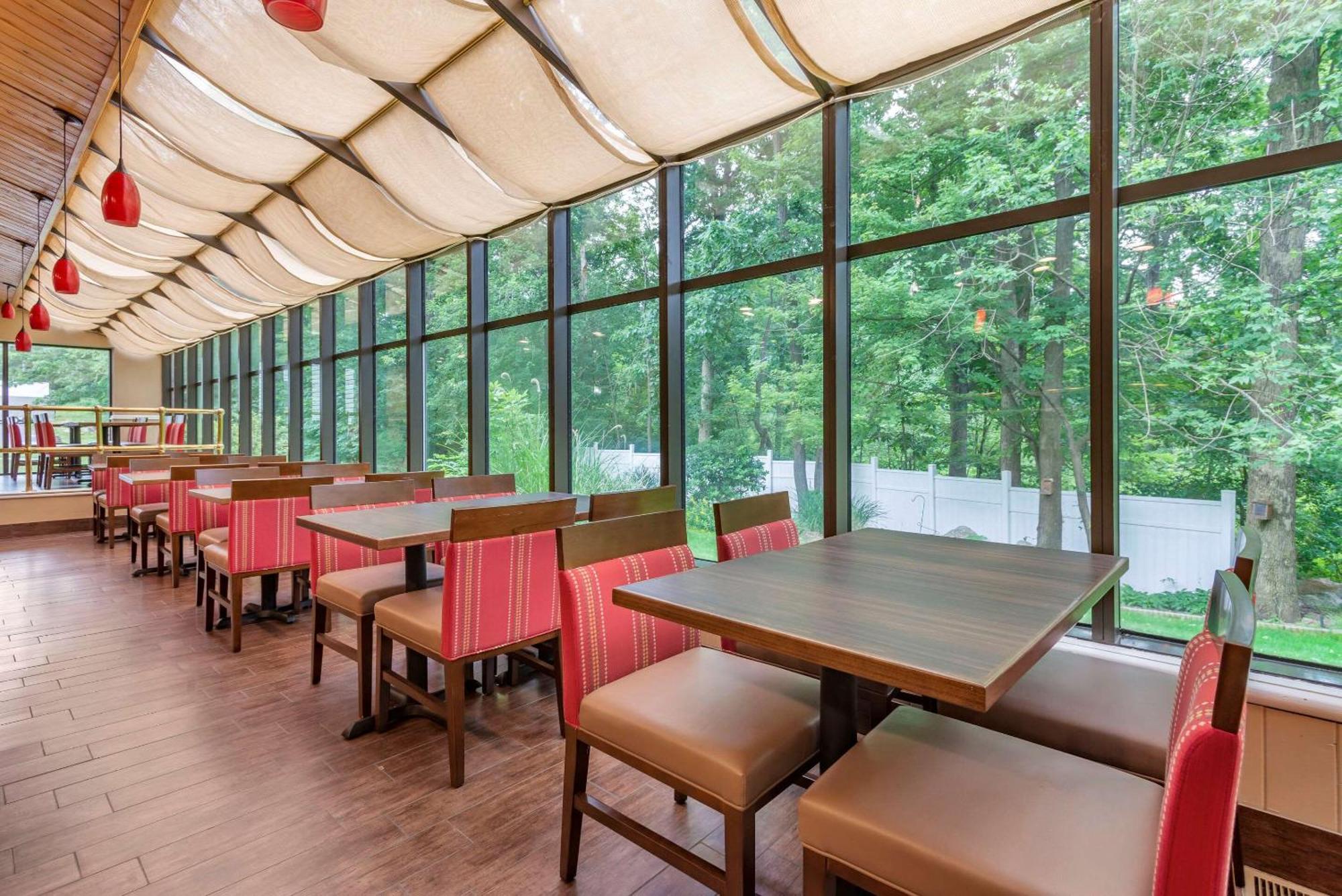 Comfort Inn West Hazleton Экстерьер фото